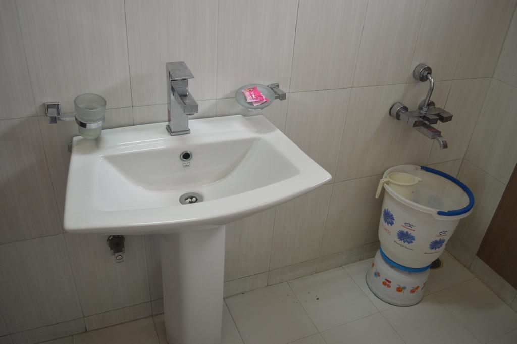 Hotel Roopa International Amritsar Room photo